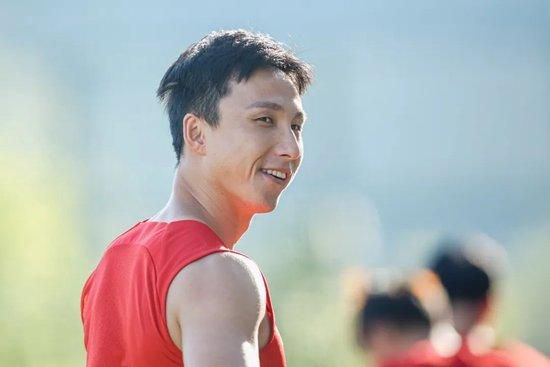 《你好，李焕英》稳居亚军，日票房收411 《阿凡达》连续12天日冠 《人潮汹涌》后劲十足 2021-03-24 3月23日，全国院线总票房2453.99万。