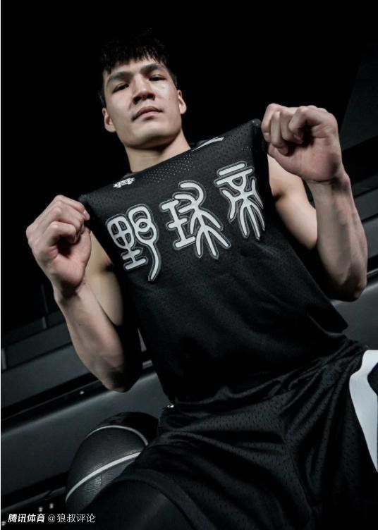 如费穆的《小城之春》，借“城春草木深”的怅惘氛围，以不速之客的来访，让那个貌似娴静的家庭屡屡掀起波澜。