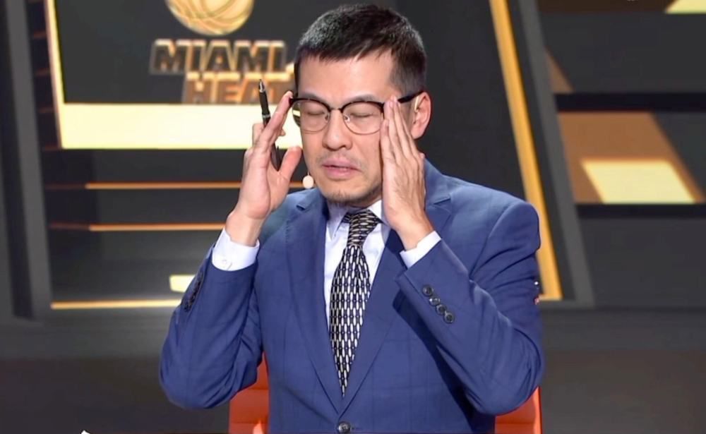 放闪告白:只这一点爱上李钟硕 2023-01-03 者”的身份就被韩媒揭晓，她就是与李钟硕热恋长达4个月的李智恩（IU）。