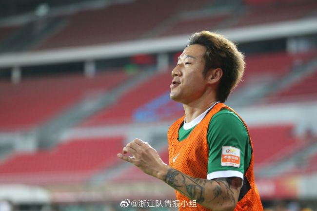 不难看出两位主演的私交也甚好，彼此路过也要行“握手礼”，王安宇 打雪仗吗？