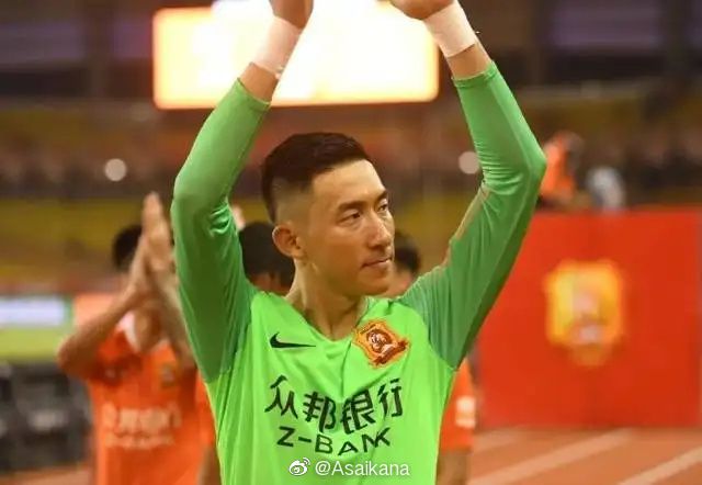 这次真人电影上映，阵容更是直接拉满，吴京、谢霆锋、于适、李 电影《镖人：风起大漠》专家研讨会在京举行 2026-03-06 电影《镖人：风起大漠》专家研讨会在中国电影艺术研究中心举行。