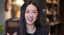 胡歌还附文吐槽遇到不专业的狗仔：“遇到不专业的狗仔也是醉了，这几天累成渣，瞬间被你们逗乐了。