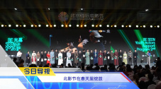 重映影片《哈利·波特与魔法石》上映首日票房3134万，刷新影院复工以来单日最高纪录，截止到发稿时，其内地累计票房已破亿。