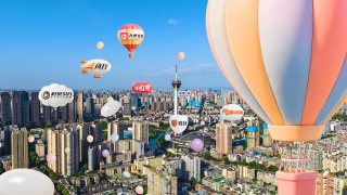 劳伦斯挺孕肚出席 朱莉儿子抢镜 | (2/9) 组图：GA红毯群星闪耀！